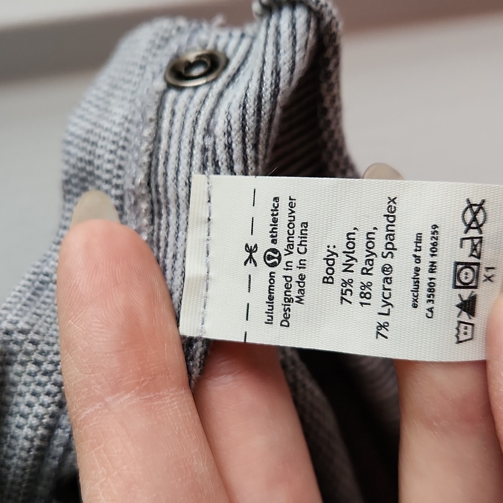 NWOT lululemon Vinyasa Scarf, Light Grey - Picture 7 of 12